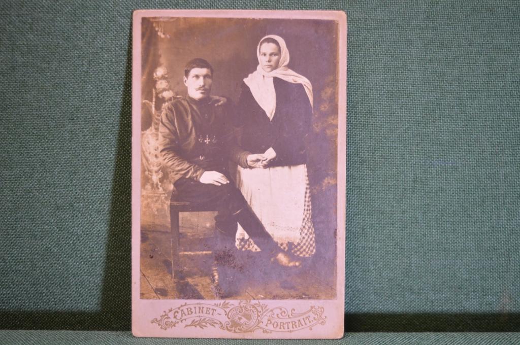 Фотография старинная "Военный с женой, Георгиевский крест".