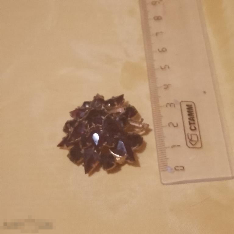 Брошь винтаж Чехия Рубиновое стекло