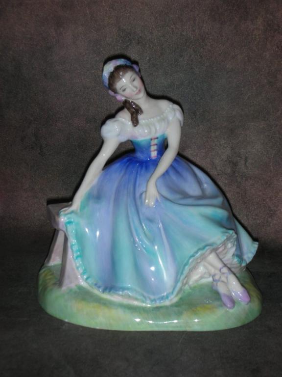 Статуэтка. Фарфор. Дама Жизель. Royal Doulton. Англия