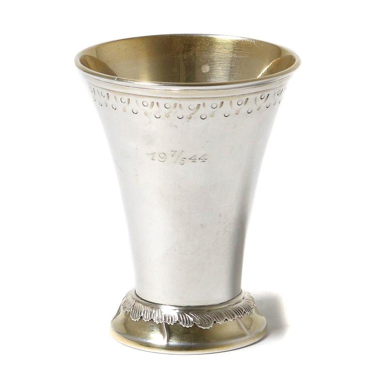 Серебряный стакан в виде кубка (стопа). Швеция, 1931 год