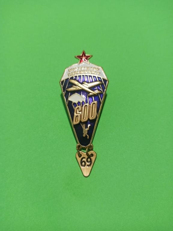 Накладка 600 на знак Инструктор - парашютист