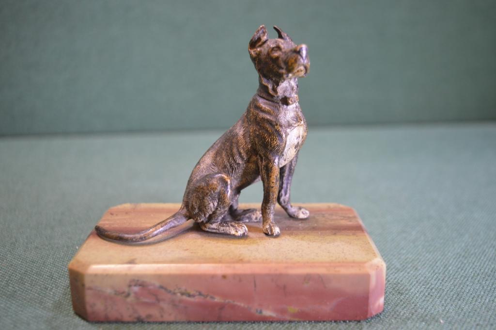 Статуэтка "Собака Доберман". Венская бронза. Подставка натуральный камень. Европа. Конец 19 века.