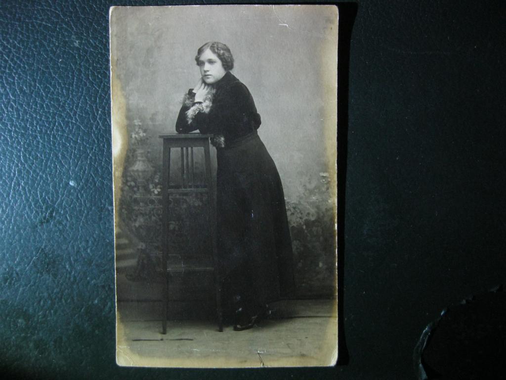 ЮНАЯ КРАСАВИЦА-ДВОРЯНОЧКА:ЛИДИЯ ВАСИЛЬЕВНА мадемуазель РОГОВА, Россия, 1910-е гг.