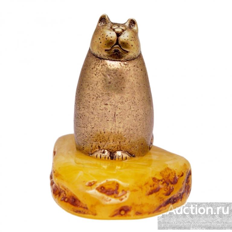 Фигурка Кот Балтийский на подставке янтарь бронза латунь кошка интерьер декор 00100