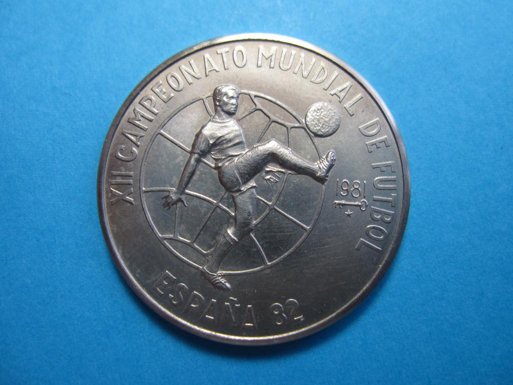 КУБА 1 песо 1981 Чемпионат мира по футболу 1982 Испания UNC! СТАРОДЕЛ №5
