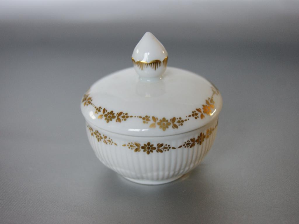 винтажная шкатулка коллекционный фарфор Kaiser Германия