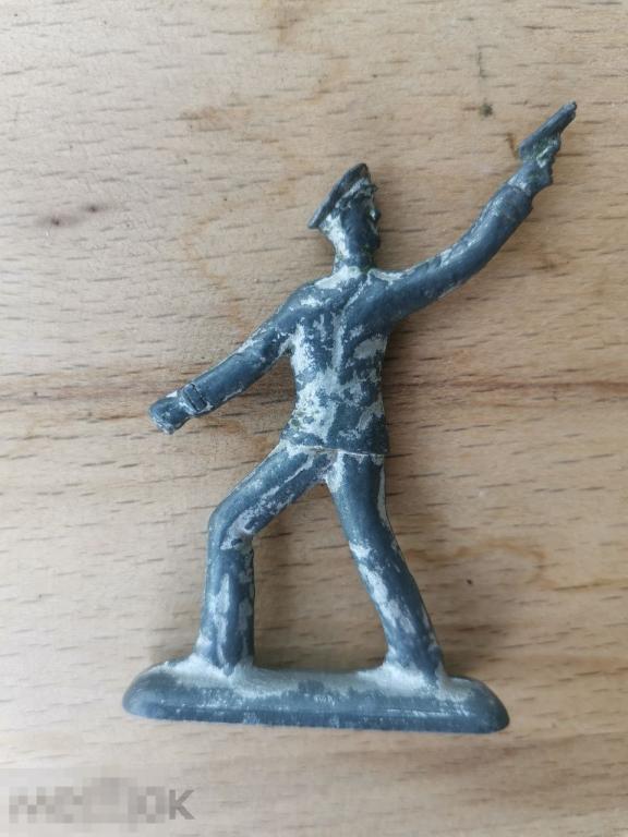 Оловянный солдатик с пистолетом СССР