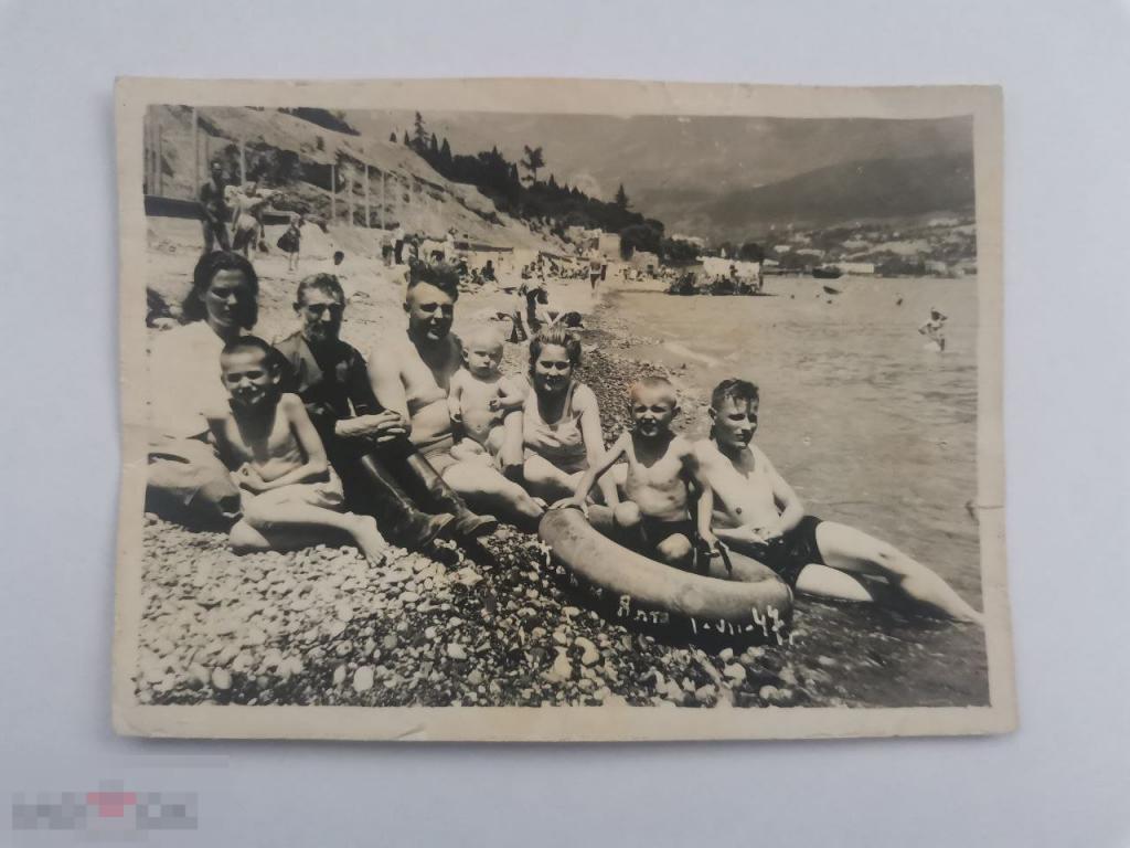 Фото семьи в Ялте 1938г. 1 июля