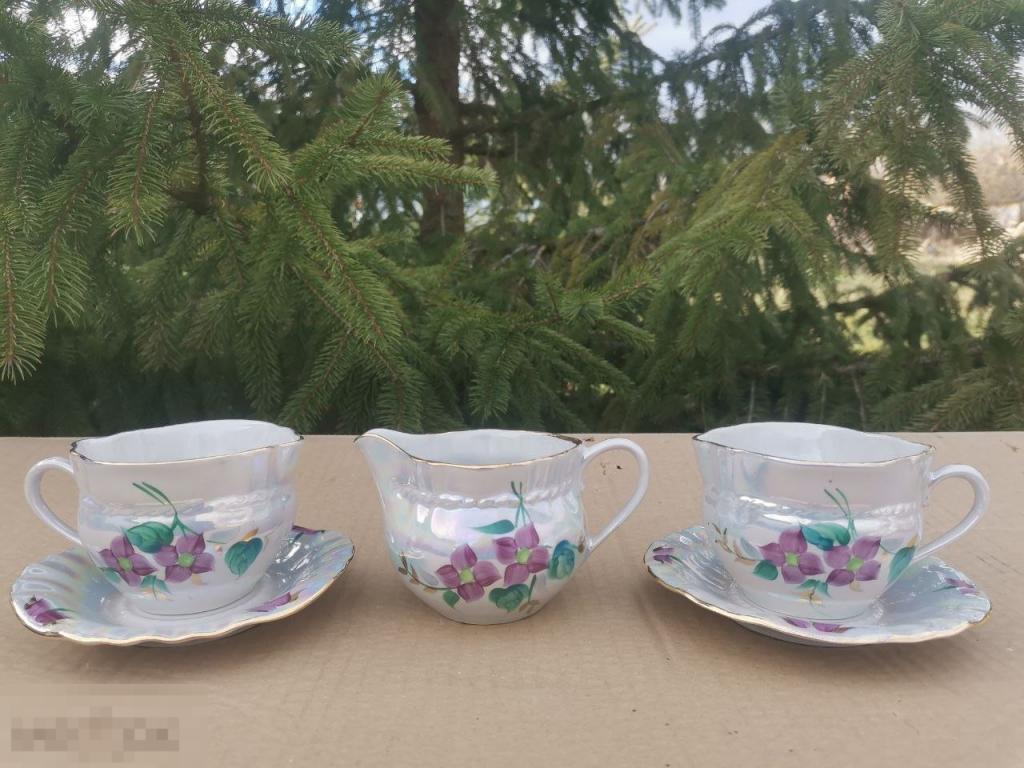 Чайные пары 2шт. и молочник. Перламутр. Ручная роспись. Позолота . Цветы. Коростень. СССР.