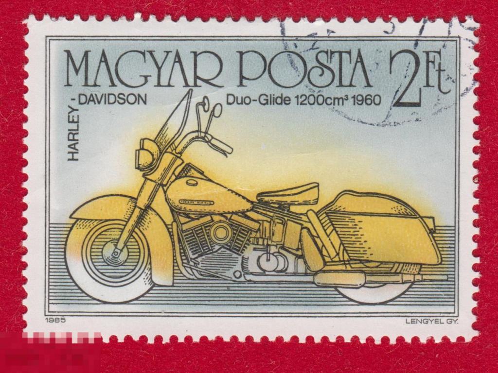 Марка Венгрия 1985 год. Мотоцикл Harley Davidson Мотоспорт. Мотоциклы. Гоночные. Автомобили. Машины