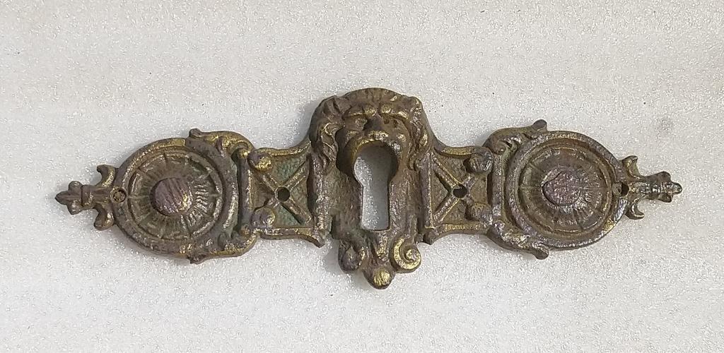 Старинная замочная скважина Лев мебельная накладка комод бронза Германия 19 век