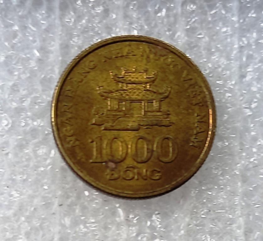 Вьетнам 1000 донгов 2003 год Храм