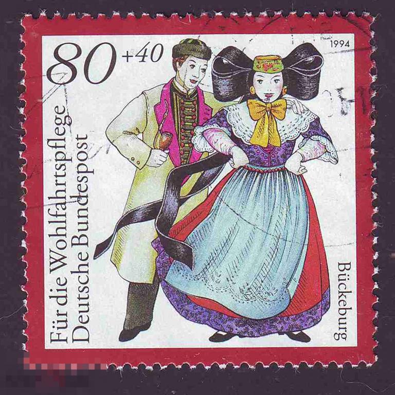 Марка Германия 1994 год. Традиционные костюмы - Бюкебург Национальная одежда. Редкость!