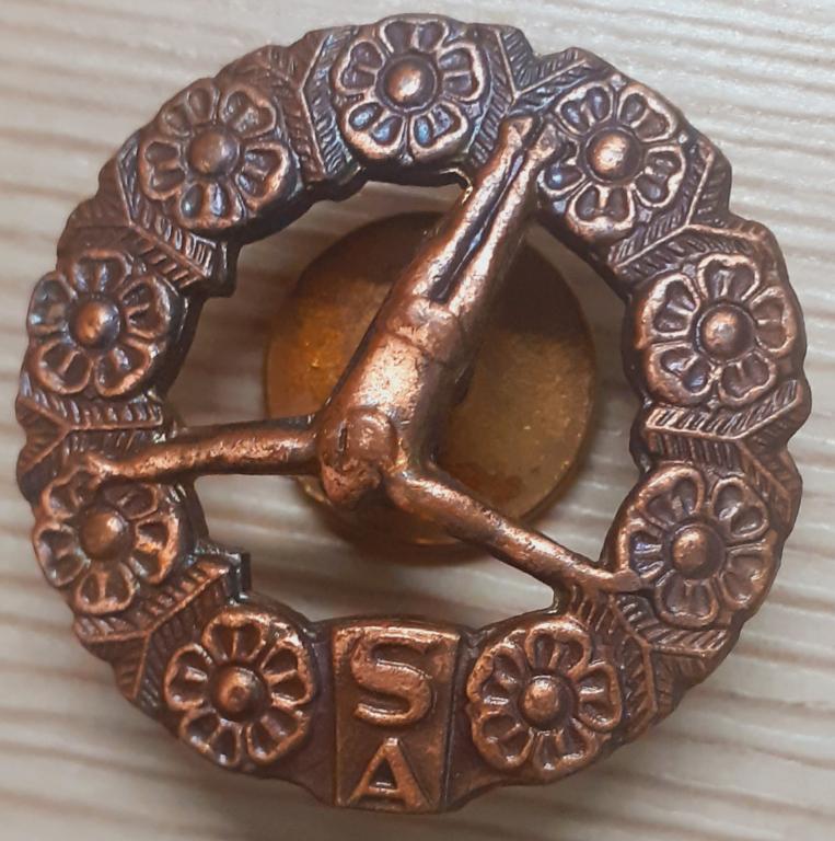 Финляндия. Знак "Прыжки в воду". 3 класс.  Тяжёлый металл. Винт. Оригинал