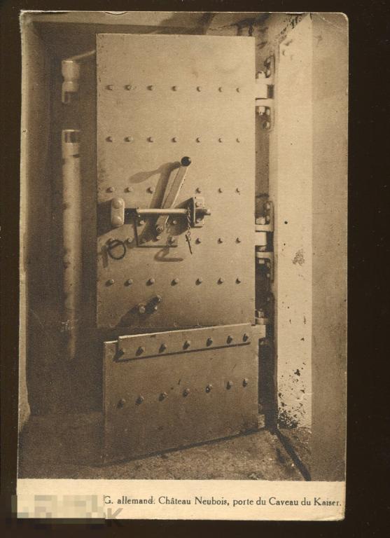 германский замок Neubois, дверь пещеры Кайзера