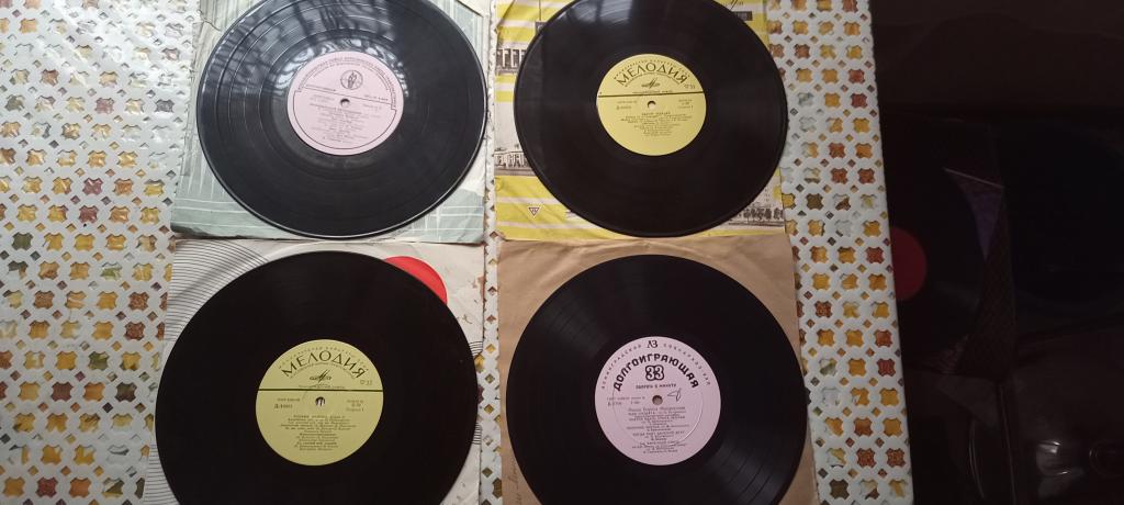 Пластинки редкие , винил.4 штуки.Состояние.✓8