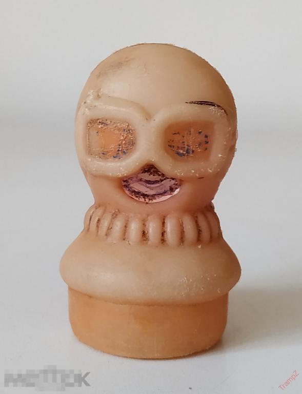 Игрушка СССР пластик дутыш пилот водитель #10