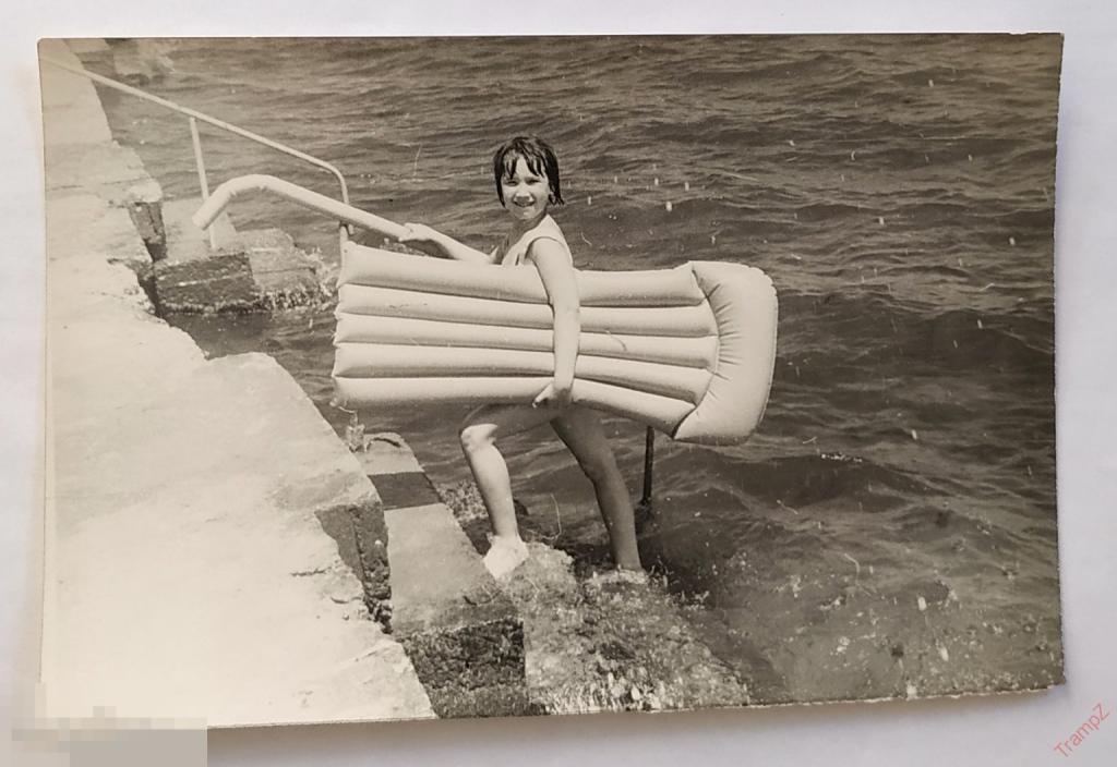 Фотография дети девочка, море пляж надувной матрас #155