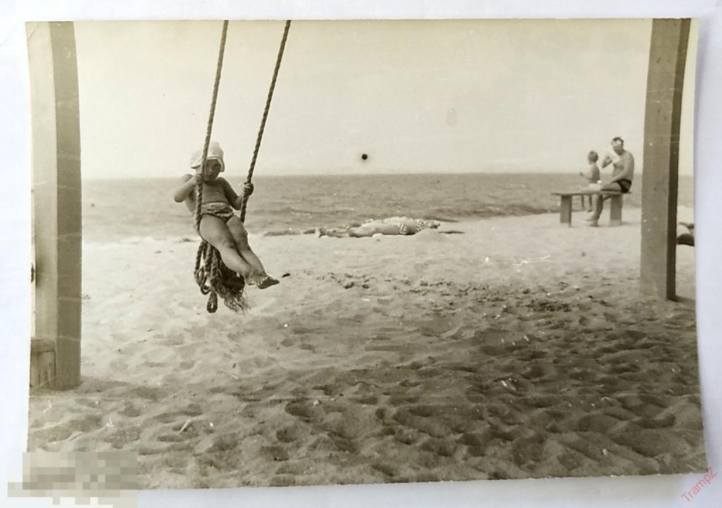 Фотография девочка, качели, море пляж #156