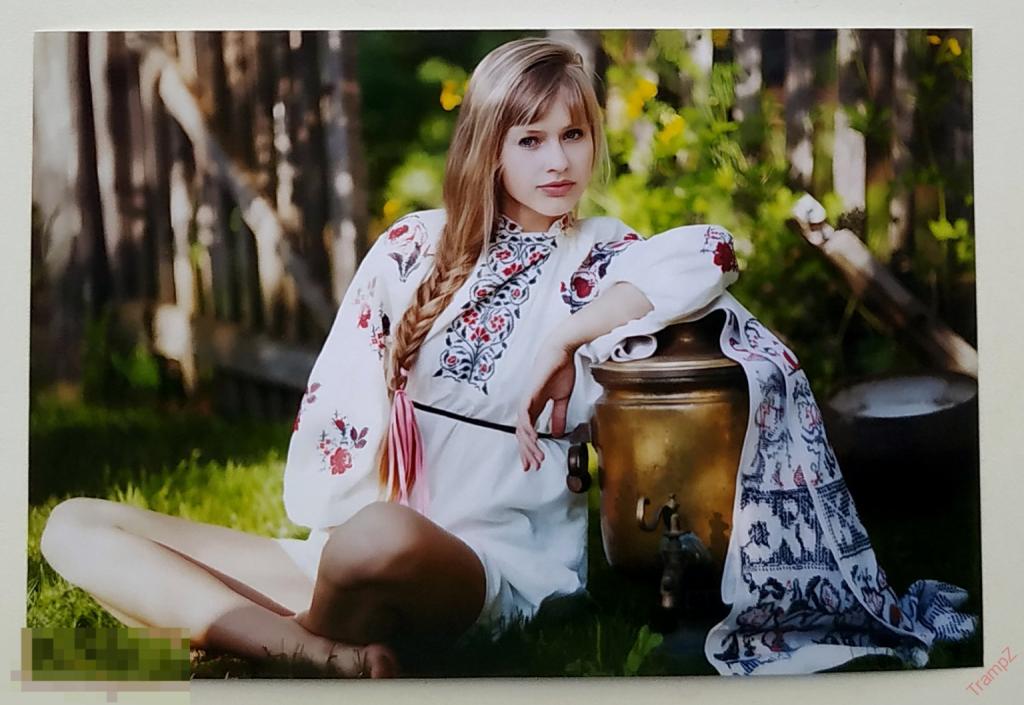 Фотография цветная девушка с косой, русский стиль, этнография, самовар рушник вышиванка #157*