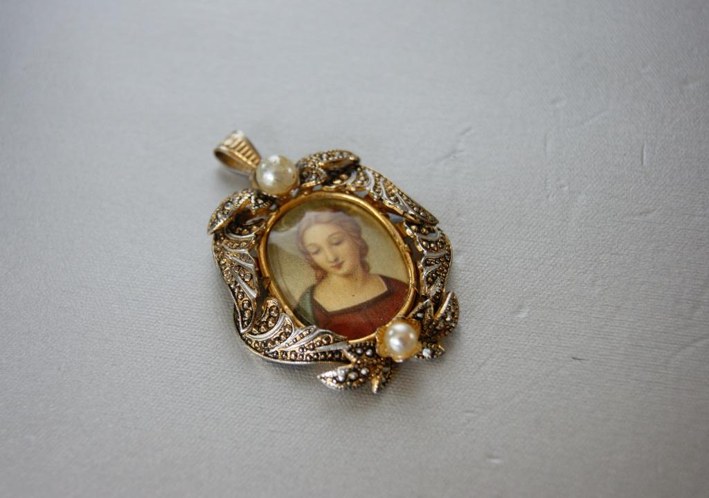 подвеска Мадонна чернь Испания