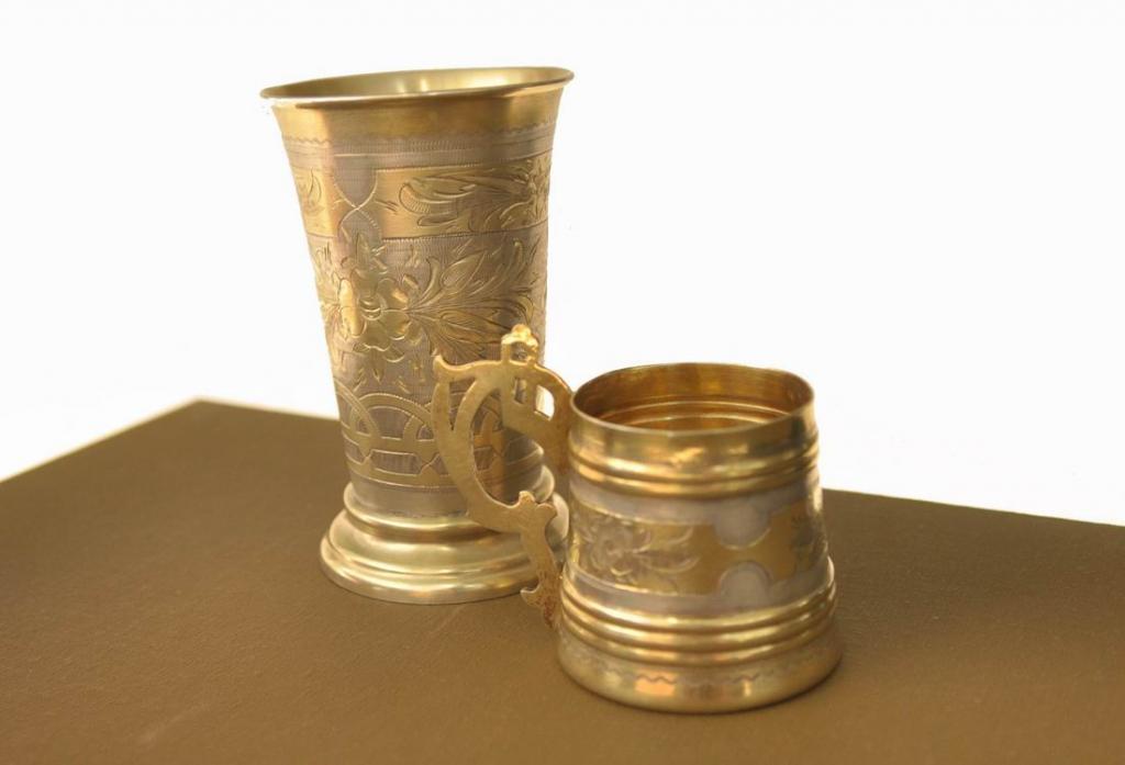 Серебряная чарка и крупная рюмка в золочении и работе
