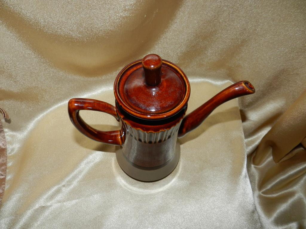 КОФЕЙНИК-ЧАЙНИК Выс. 23 см. 0,9 л. ОБЛИВНАЯ КЕРАМИКА. (ВКЗ)