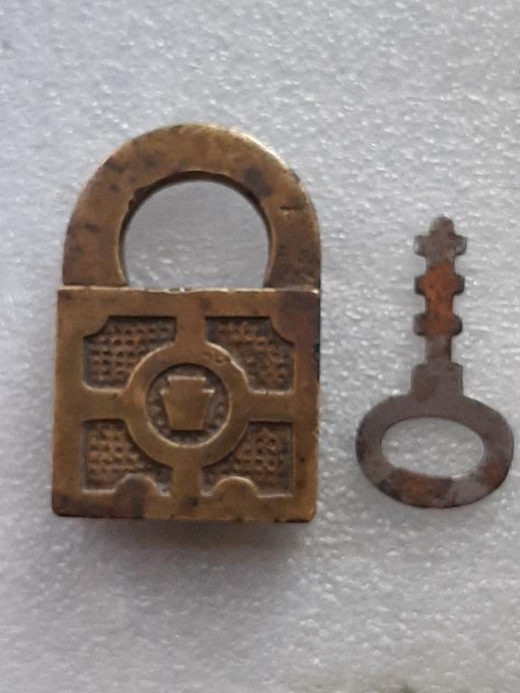 ЗАМОК СТАРИННЫЙ БРОНЗА ПЕРАЯ ПОЛОВИНА 20 В