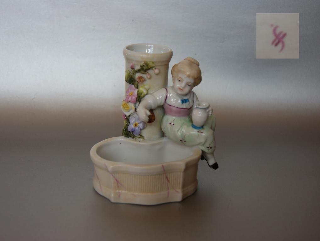 антикварная фигурка ручная роспись Девочка с кувшином Dresden 1920 г.