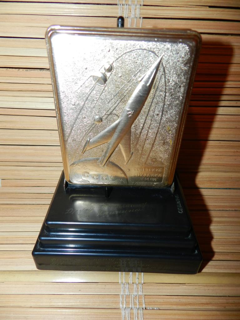 ПОРТСИГАР - МУЗЫКАЛЬНАЯ ШКАТУЛКА-Мелодия? "СОВЕТСКИЕ СПУТНИКИ ЗЕМЛИ" Космос-СИГАРЕТНИЦА. СССР 1950гг