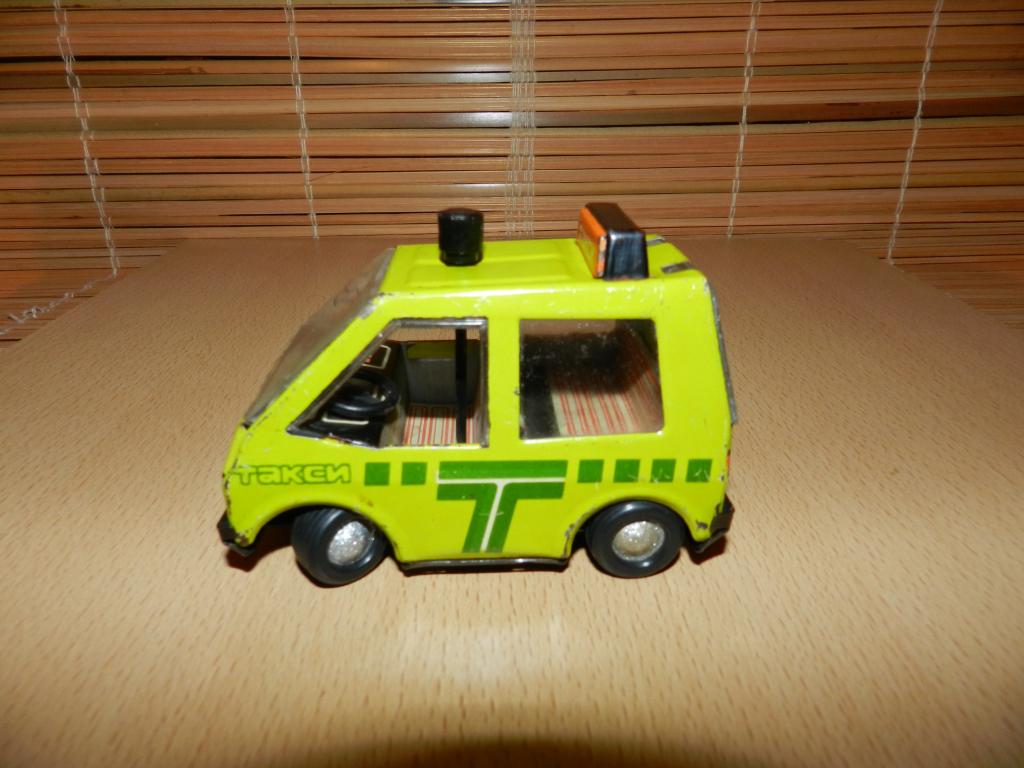 Машинка "ТАКСИ" Триг-11. "В.Пышма" Механический-Инерционный. (МЕТАЛЛ) Игрушка СССР 1980гг