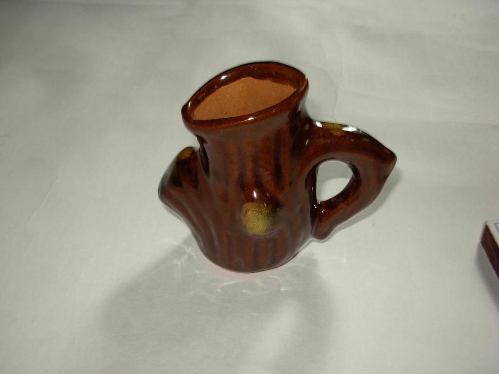 Кружка старинная , керамика , в виде дерева , пенёк ,  СССР , в хорошем состоянии