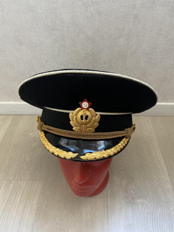 Фуражка черная суконная для офицеров ВМФ СССР!  размер 60.