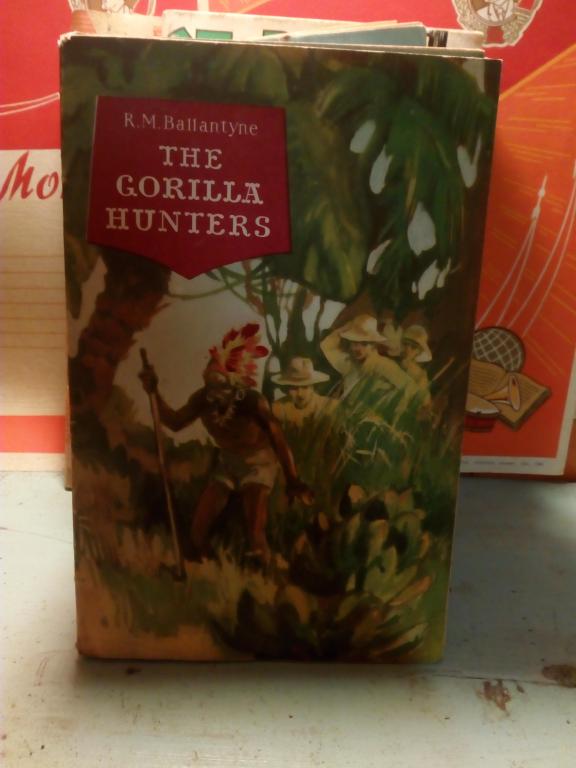 Книга.Р.Баллантайн.Охотник за горилами..Английский язык.Ленинград.1959г.СССР