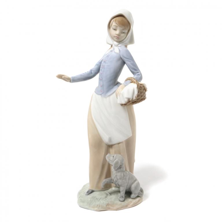 Фарфоровая статуэтка Девочка и щенок. NAO by Lladro
