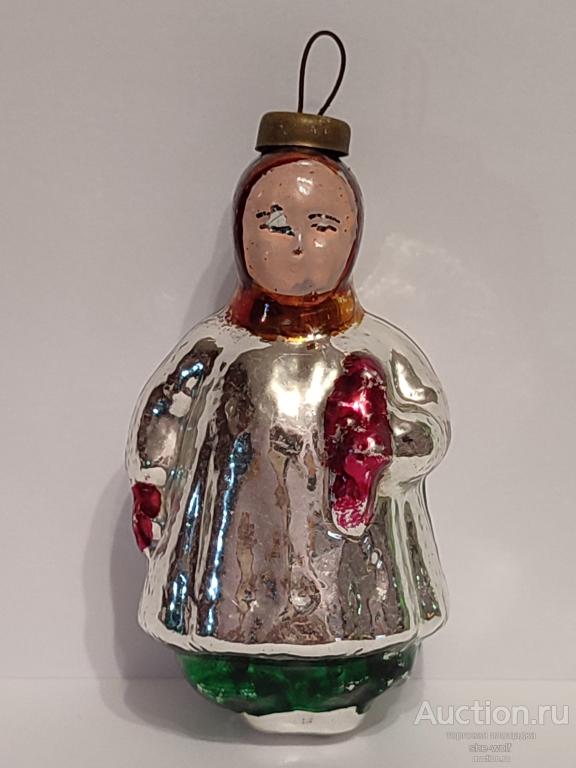Ёлочная игрушка на подвеске. Девочка с куклой. Стекло. СССР.(М2).