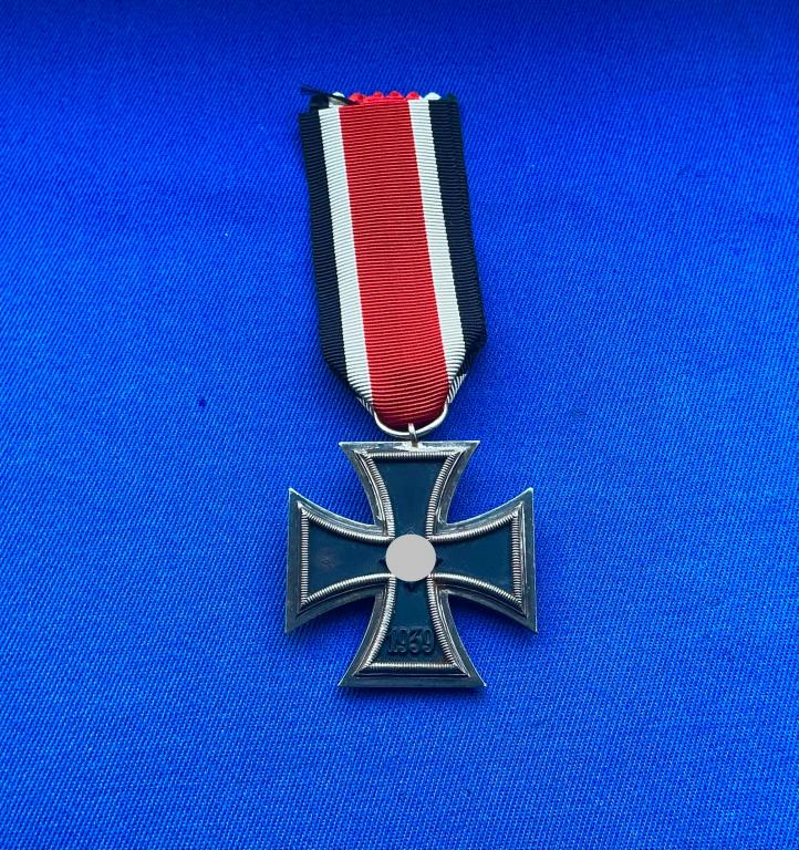 Железный крест 2 класса , образца 1939 г. Третий Рейх .№ 51