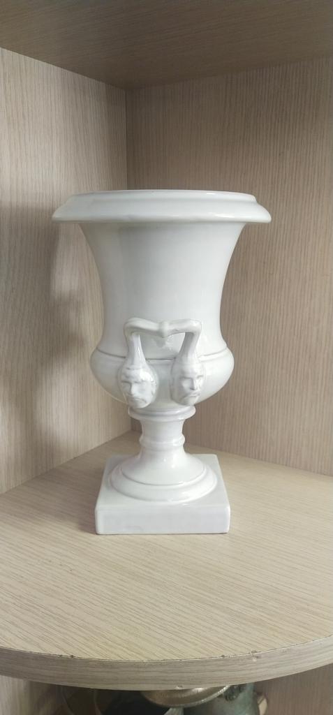 Ваза " Лица ". Фарфор. Фаянс. Италия .