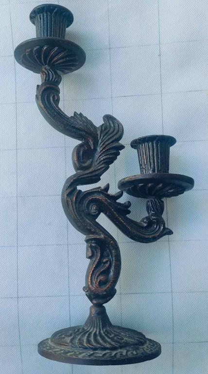подсвечник большой. литьё. дёшево. в коллекцию или экспозицию.