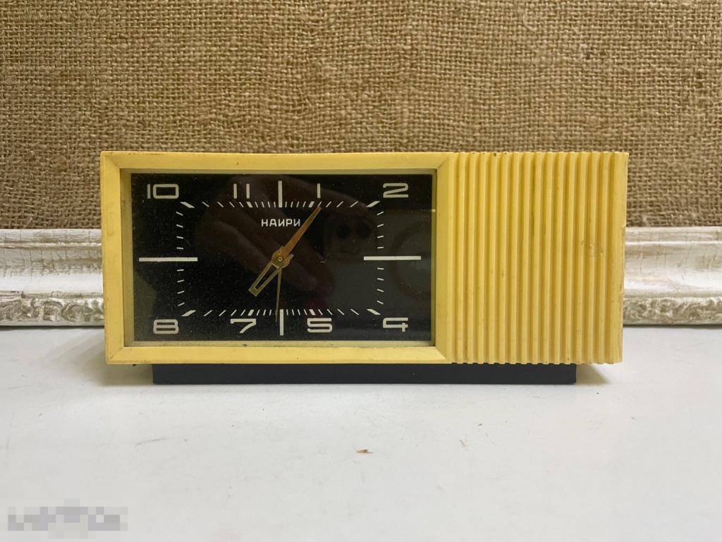 Часы Настольные механические НАИРИ СССР на ходу