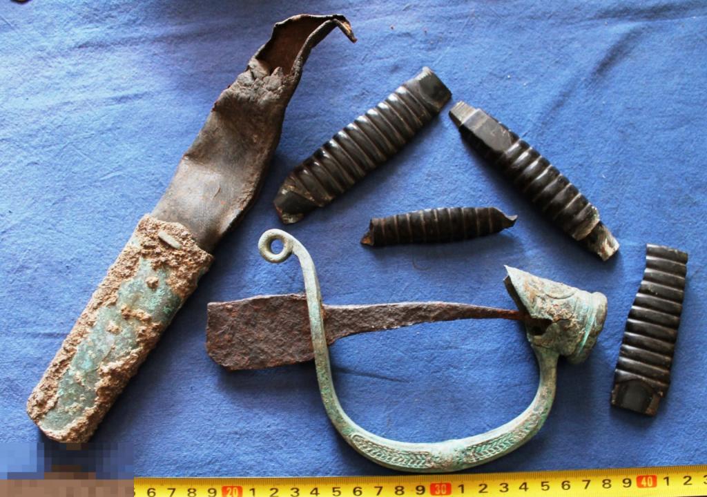 Остатки от оф. драгунской шашки.