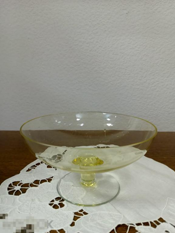 Ваза на ножке вазочка конфетница креманка сахарница желтое стекло винтаж СССР