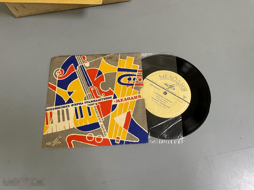 Пластинка патефонная 33 оборота грампластинка EX Старинные романсы А.Покровский