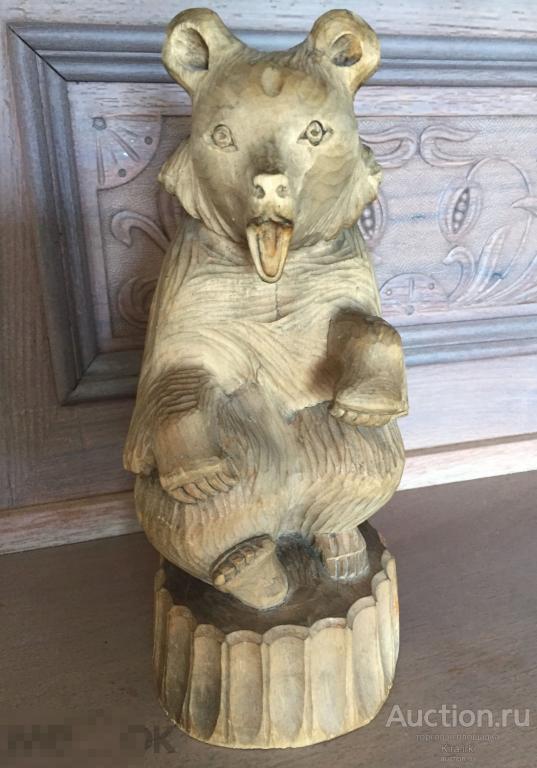 # Медведь с характером #, древянная статуэтка 1961