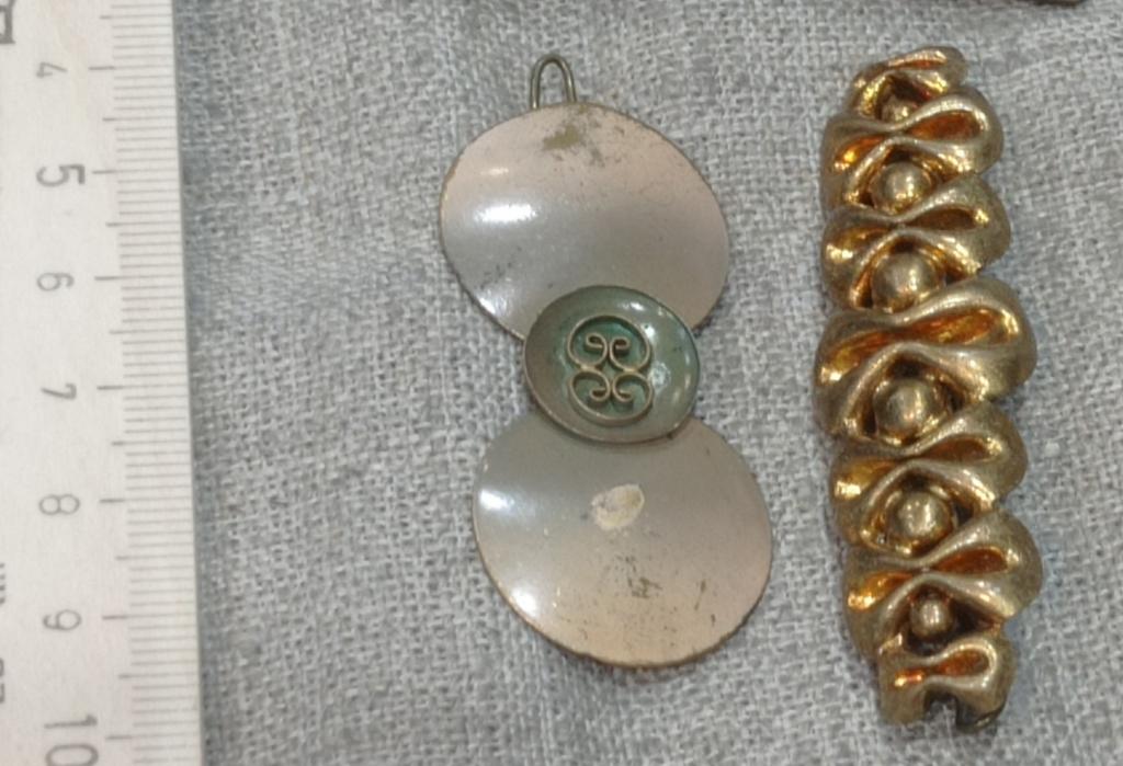 Винтажные заколки на волосы, цена за 2 шт, СССР.