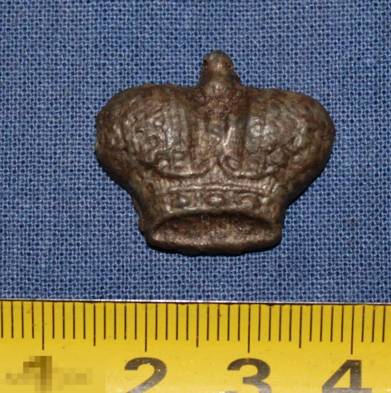 Корона с царского погона-эполета.