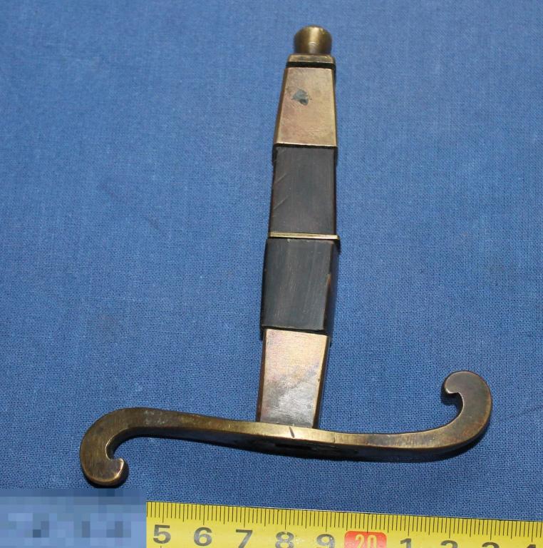 Рукоять от кортика.