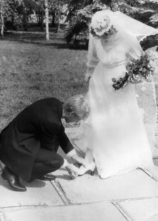 1987 Фотография. Свадьба (10) Молодожены. Инцидент. 24х30 см