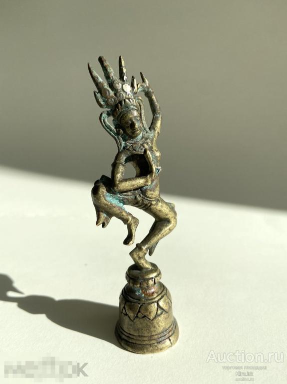 Бронзовая статуэтка-колокольчик танцующего божества, небесная танцовщица Апсара. Камбоджа. ю/171