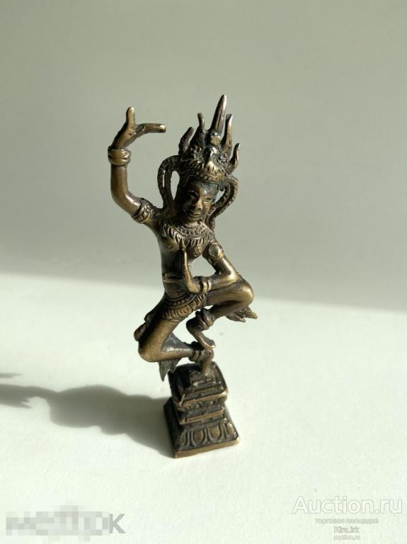 Бронзовая статуэтка танцующего божества, небесная танцовщица Апсара. Камбоджа. ю/172